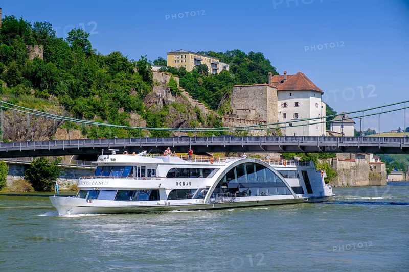 Danube navigation in front of the Vetse Oberhaus, Danube, Passau, Lower Bavaria, Bavaria, Germany