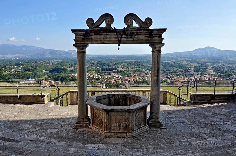 Fountain, draw well in the auditorium, theatre of Roman antiquity at the baroque palace Palazzo Colonna Barberini, Palestrina, Campagna Romana, metropolitan city of Rome, Lazio, Italy