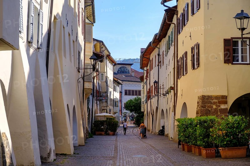 Arcades, archways in the old town centre, Neumarkt, Unteretsch, South Tyrol, Italy