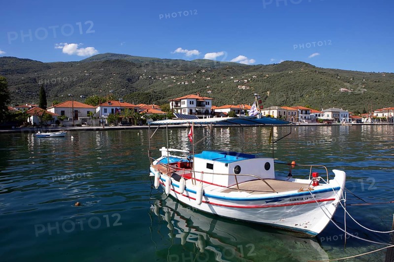 Boat in the harbour of Kato Gatzea on the Pagasitic Gulf, Pelion or Pelion Peninsula, Magnisia, Thessaly, Greece