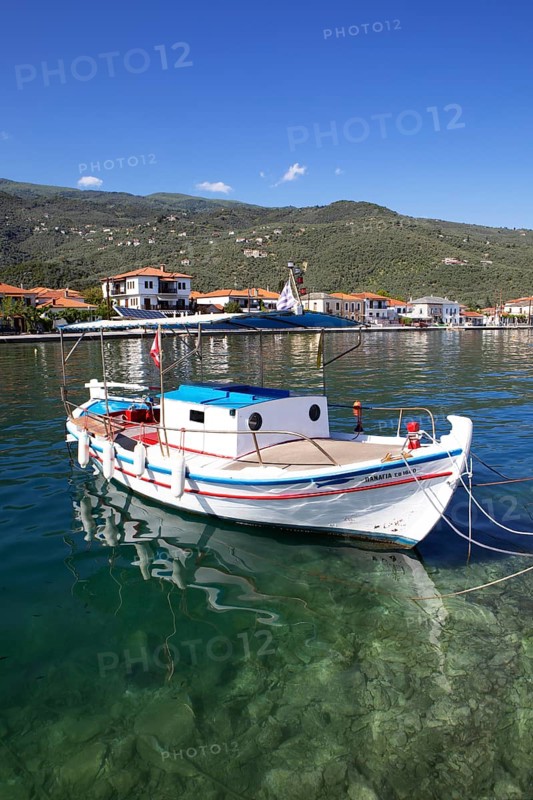 Boat in the harbour of Kato Gatzea on the Pagasitic Gulf, Pelion or Pelion Peninsula, Magnisia, Thessaly, Greece