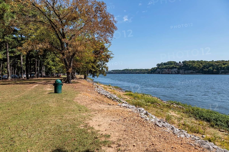 Tennessee River flows past McFarland Park and Recreation area in Florence, Alabama, USA