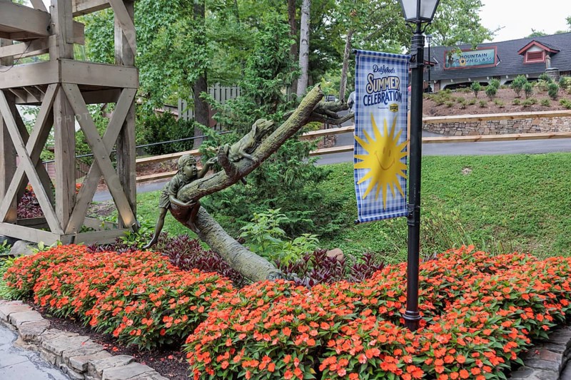 Sculpture of a boy chasing a dog chasing a cat up a tree at the Dollywood amusement park in Pigeon Forge, TN