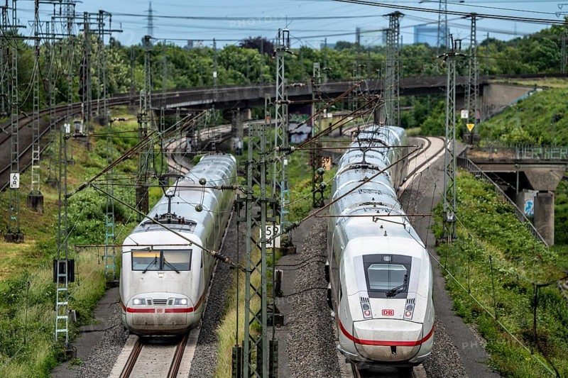 ICE 2, left, ICE 4 train on the line between Bochum and Dortmund, near Dortmund-Marten, multi-lane line for local and long-distance traffic, Dortmund, North Rhine-Westphalia, Germany
