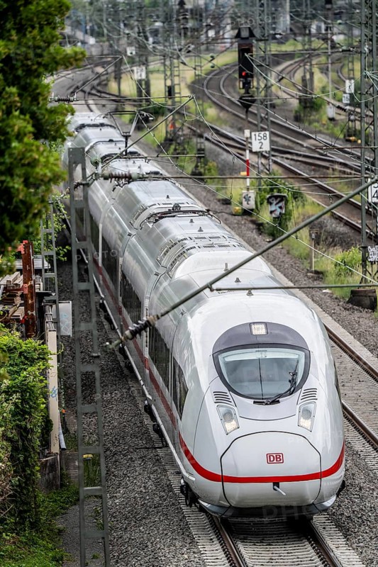 ICE 3 train on the line between Bochum and Dortmund, near Dortmund-Marten, multi-lane line for local and long-distance traffic, Dortmund, North Rhine-Westphalia, Germany