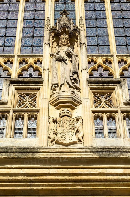 Statue of King Henry VII, frontage of Bath Abbey church, city of Bath, north east Somerset, England, UK