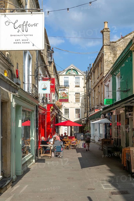 Couer De Lion pub and shops in Northumberland Passage, city of Bath, north east Somerset, England, UK