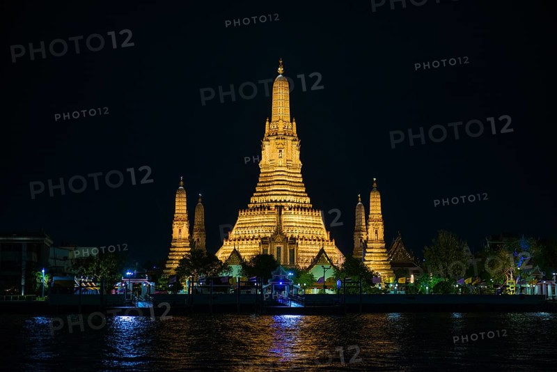 Wat Arun, night shot, Bangkok, Thailand