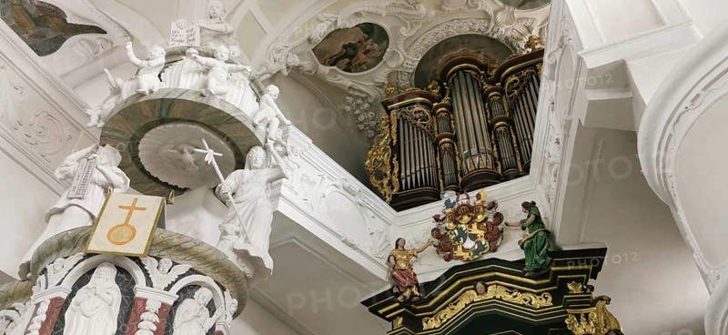 The Evangelical Lutheran St Laurentius Church in Thurnau, the pulpit and the organ, Kulmbach district, Upper Franconia, Bavaria, Germany
