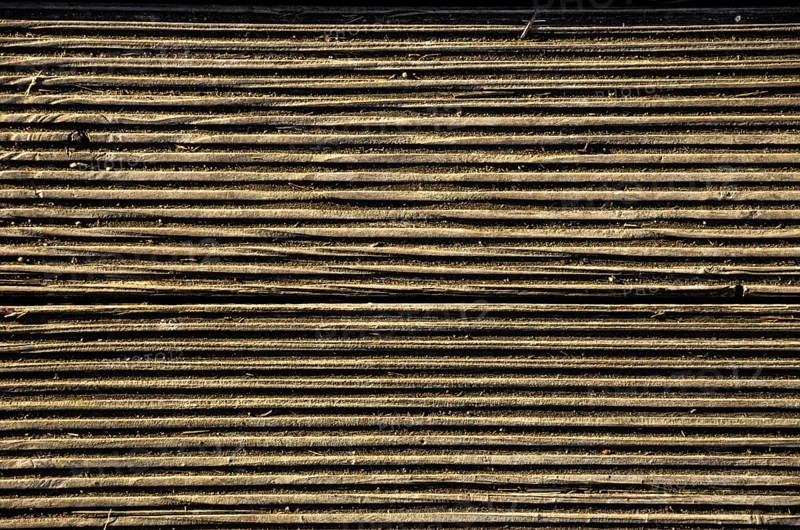 Fluted wood structure, parallel grooves in a wooden surface