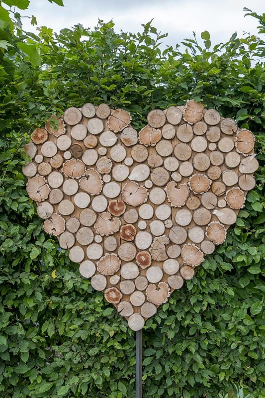 Wooden heart made from wooden boards, Münsterland, North Rhine-Westphalia, Germany