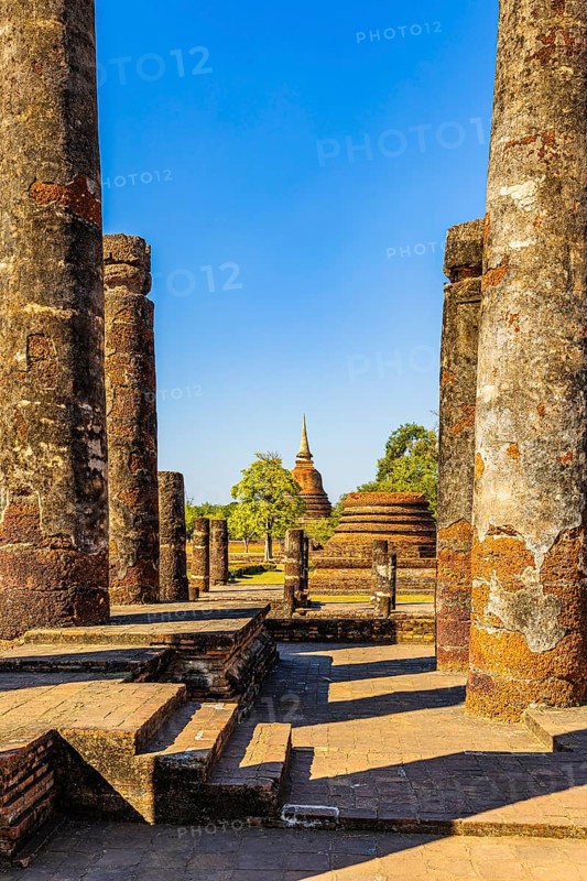 Historic Buddhist temple complex Wat Mahathat, historical park, Sukhothai, Sukhothai province, Thailand