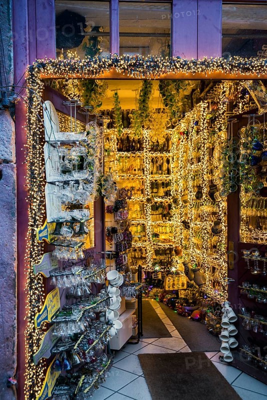 Christmassy shop, Riquewihr, Grand Est, Haut-Rhin, Alsace, France