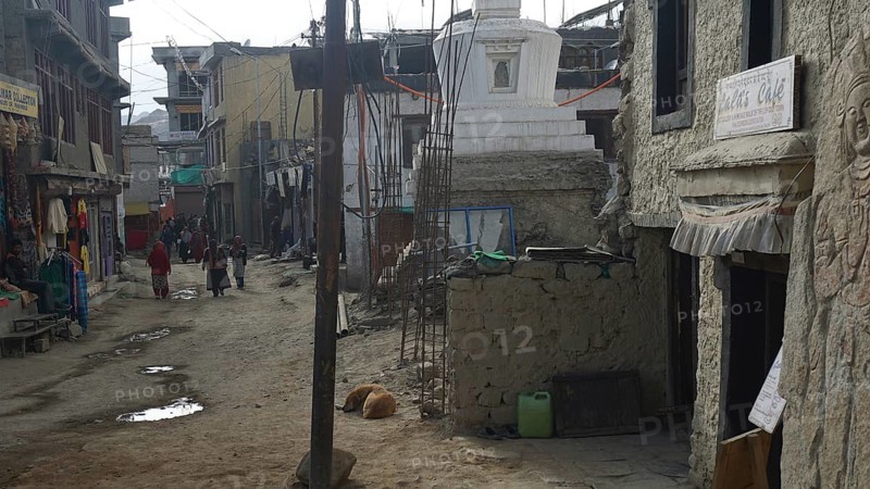 Side road in Leh surrounded by traditional buildings and cloudy weather, Leh, Ladakh, North India, Himalayas, India