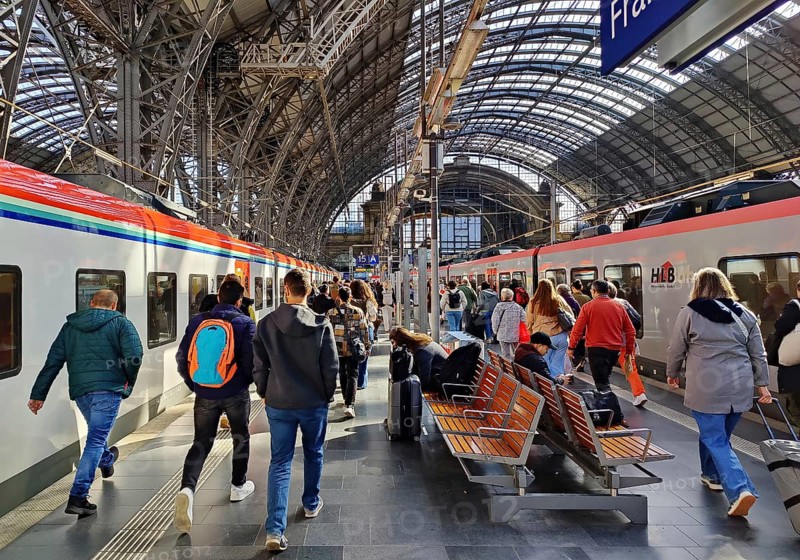 Many people in the platform hall with RegionalExpress trains, central railway station, Frankfurt am Main, Hesse, Germany