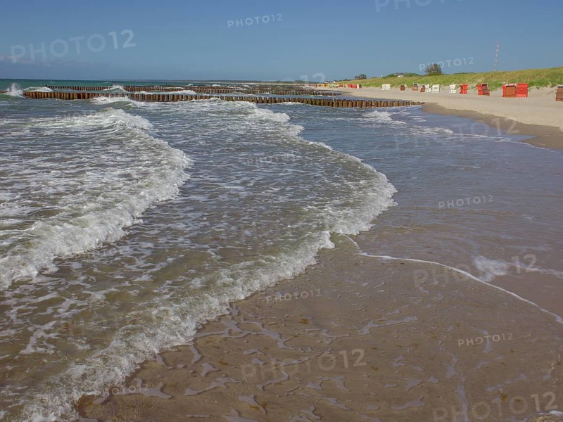 Beach, Ostseewellen, Ahrenshoop, Baltic Sea, Vorpommern-Rügen district in Mecklenburg-Vorpommern, Germany