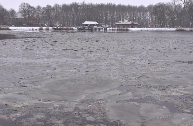 The icy Kiel Canal near Fischerhütte, NOK, Kielkanal, Kielcanal, Schleswig-Holstein, Germany