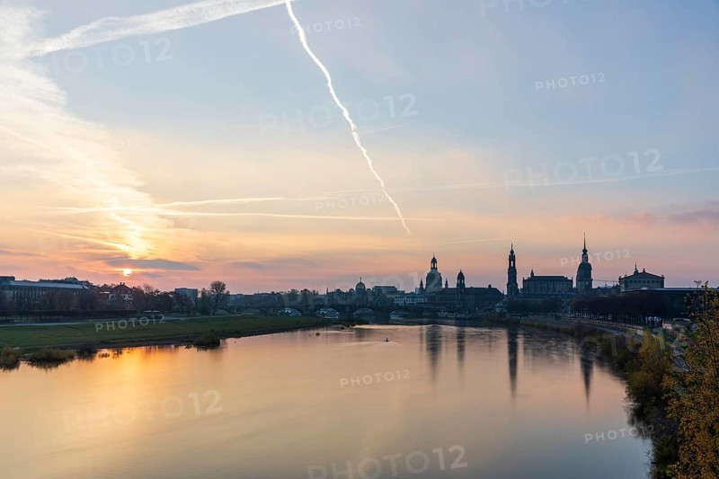 City view with Elbe, Academy of Arts, Church of Our Lady, Ständehaus, Hofkirche, Hausmannsturm and Semper Opera at sunrise, Dresden, Saxony, Germany