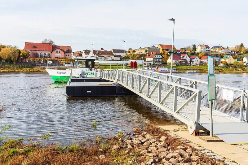 Elbe ferry between Diesbar-Seußlitz and Niederlommatzsch, Diesbar-Seußlitz ferry terminal, Saxony, Germany