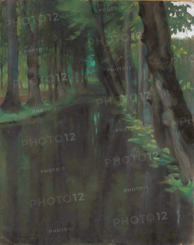 Kazimierz Stabrowski (b. 21 November 1869, d. 10 June 1929 in Garwolin), Polish painter: Canal in an Italian park (1922), authentic, digitally restored reproduction from a model from the early 20th century, exact date of depiction unknown, historical, forest scene with calm water and trees, dark and peaceful atmosphere
