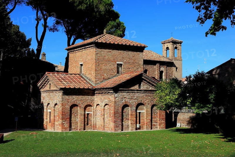 Mausoleum of Galla Placidia, originally built as a funerary chapel for Galla Placidia, the daughter of Emperor Theodosius I, although her body was probably never buried there, World Heritage Site, Ravenna, Emilia Romagna, Italy