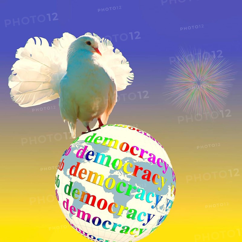 Symbolic image, dove of peace on a democratic globe, further peace, Trump mistaken, Putin and Ukraine war, Russian drones attack Ukraine and the EU, sabotage by Russia, cybercrime, espionage, undersea cables, Baltic states, Poland, threat to Europe/world politics, billiards of world politics, Ukraine, Russia, danger situation, continued gas delivery, arms supplies, scarcity of fossil fuels, cold winter, frost, energy supply, food for third world, supply of raw materials