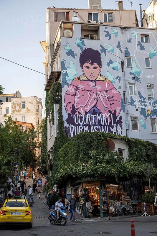 Istanbul, Turkey. September 18th 2025. A wall mural in the narrow streets of trendy Firuzaga and Cihangir neighborhoods of Istanbul, Turkey