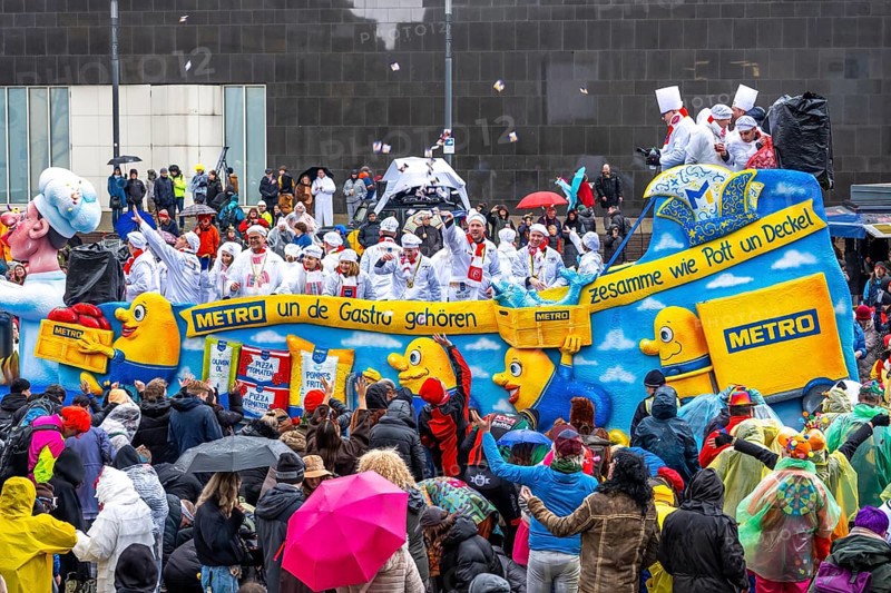Rose Monday procession in Düsseldorf, theme car from companies, here wholesale company Metro, at the street carnival, in some heavy rain, North Rhine-Westphalia, Germany