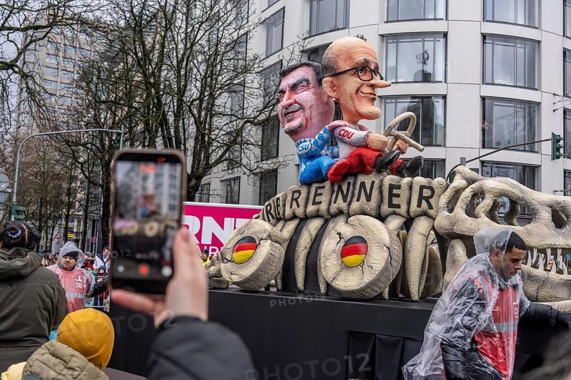 Rose Monday procession in Düsseldorf, theme cars by wagon manufacturer Jacques Tilly, Merz and Söder ride a combustion fossil, fight against an EU-wide combustion stop for vehicles, North Rhine-Westphalia, Germany