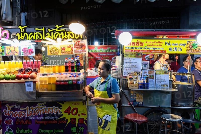 Bangkok, Thailand. February 18th 2025. Street food stalls selling fresh juice and fish maw soup in Yaowarat Road, Chinatown, Bangkok, Thailand