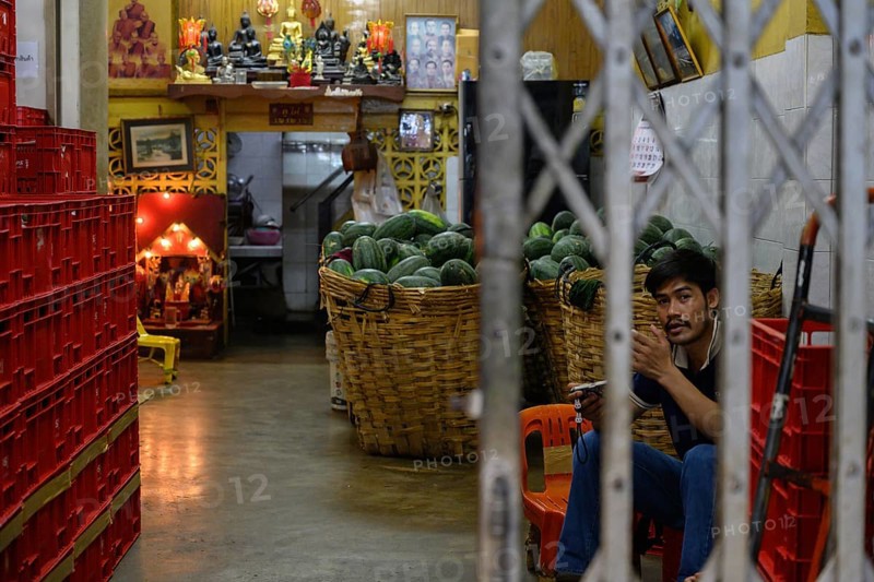 Bangkok, Thailand. March 2rd 2025. A Thai worker inside Pak Khlong Talat-Bangkok Flower Market, a busy wholesale market that works 24 hours a day