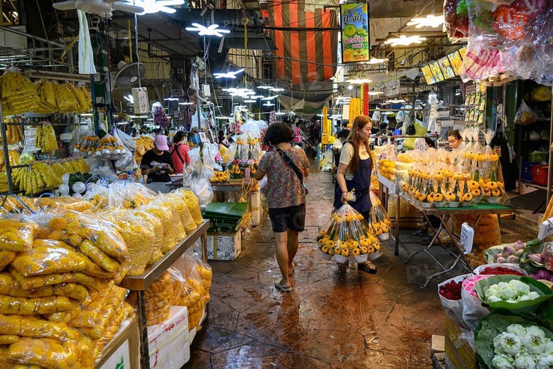 Bangkok, Thailand. March 2rd 2025. Pak Khlong Talat-Bangkok Flower Market is one of the oldest and largest wholesale flower markets in Bangkok, Thailand