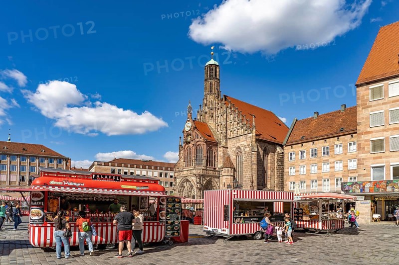 Market stalls and Church of Our Lady am Hauptmarkt, Nuremberg, Bavaria, Germany