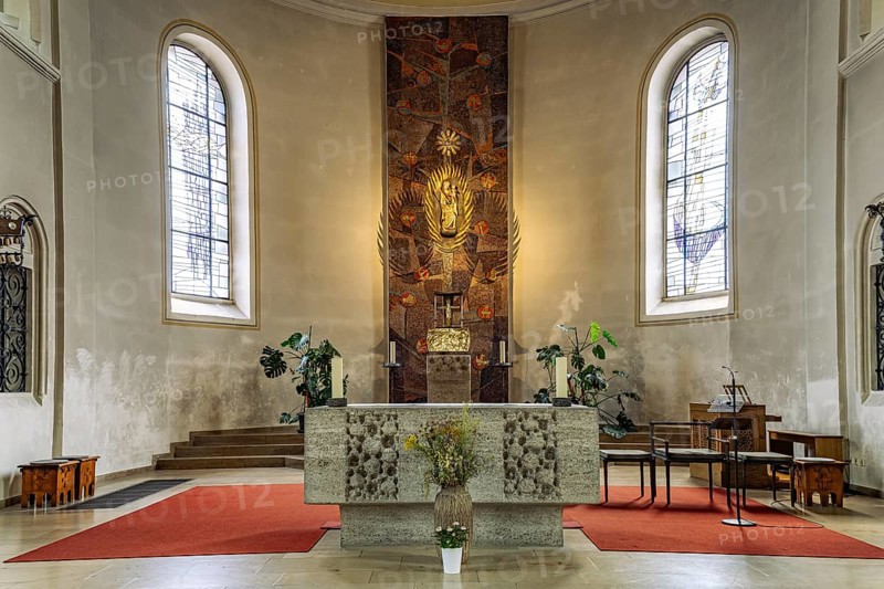 Altar of the Catholic Church Our Lady in Fürth, Middle Franconia, Bavaria, Germany