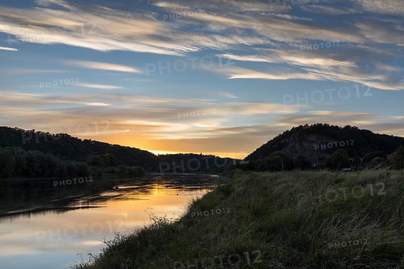 Evening on the Elbe, with the Boselspitze and the Spaargebirge in the background, Coswig, Saxony, Germany
