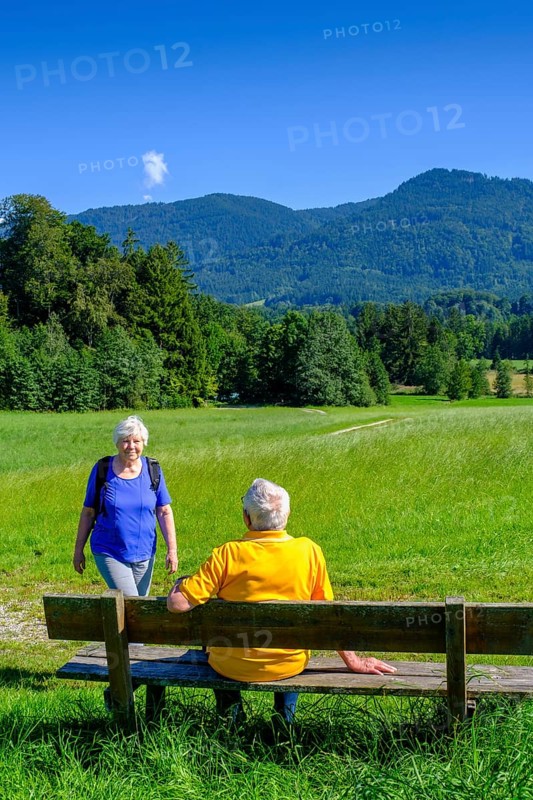 Elderly couple, seniors hiking, waiting at a rest area, Bad Heilbrunn, Upper Bavaria, Bavaria, Germany