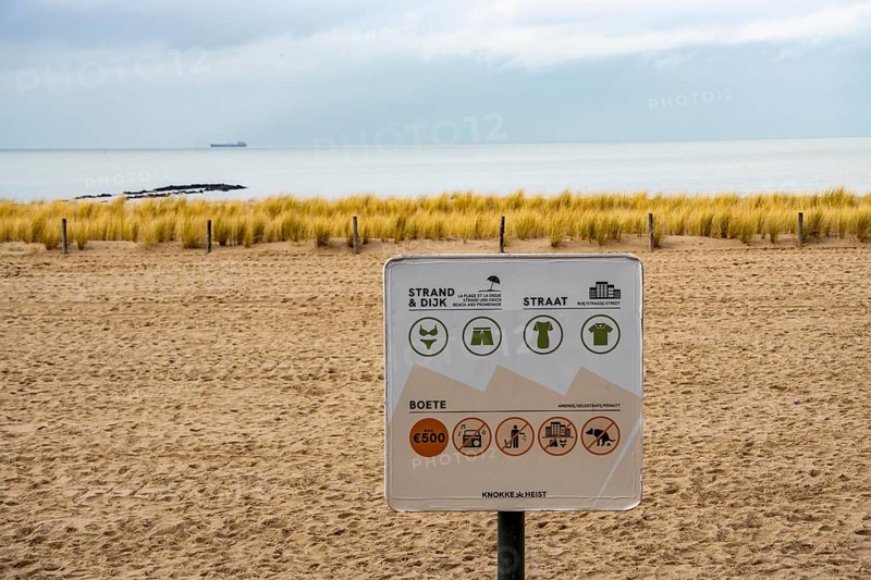 Winter break, on the Zeedijk-Knokke, beach promenade in Knokke-Heist, commandment sign, prohibition sign, for the dress code on the North Sea beach and in the city, dreary winter day, Belgium