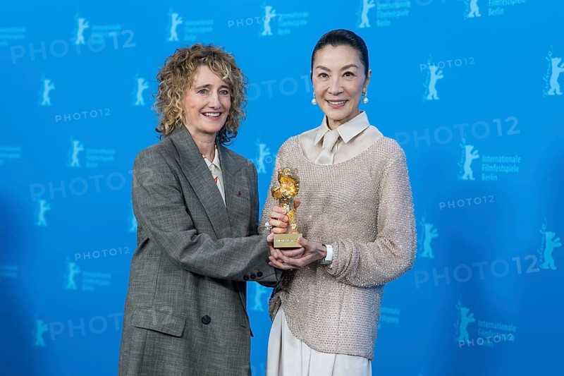 Tricia Tuttle (Artistic Director of the Berlinale) and Michelle Yeoh with the Golden Bear at the Photocall at the Hyatt Hotel Berlin on 13.02.2026. The 76th Berlin International Film Festival will take place from 12 to 22 February 2026