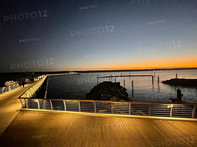 Baltic resort Prerow, pier, night view, sunset, Baltic Sea. At 720 meters, it is the longest pier in the Baltic Sea region. It became on October 16, 2024. Western Pomerania Lagoon Area, Darss-Zingster Bodden Range, Baltic Sea, Peninsula, Nature, Autumn, Nature Reserve, Fischland-Darß-Zingst, Mecklenburg-Western Pomerania, Germany
