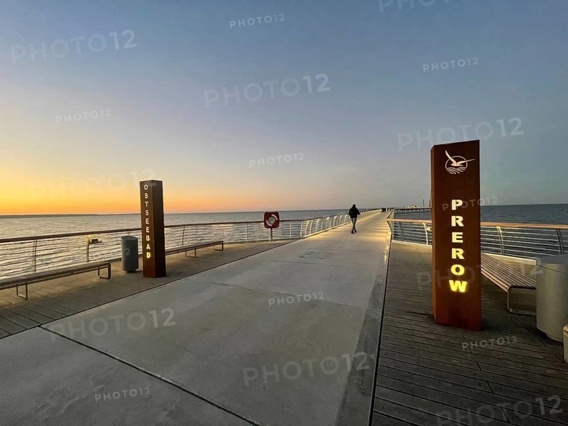 Baltic resort Prerow, pier, night view, sunset, twilight Baltic Sea. At 720 meters, it is the longest pier in the Baltic Sea region. It became on October 16, 2024. Western Pomerania Lagoon Area, Darss-Zingster Bodden Range, Baltic Sea, Peninsula, Nature, Autumn, Nature Reserve, Fischland-Darß-Zingst, Mecklenburg-Western Pomerania, Germany
