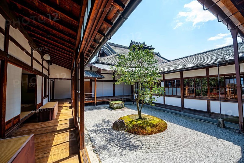 Courtyard with Zen Garden, Circle Triangle Square Garden Circle Triangle Square Garden, Kenninji Hombo, Buddhist Kennin-ji Temple, Higashiyama, Kyoto, Japan