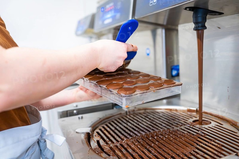 Chocolate mold is removed from chocolate machine, Vegan Chocolates Production, Haselstaller Hof, Gechingen, Germany