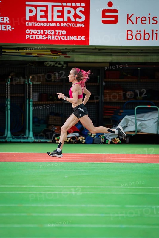 Female athlete sprints quickly through a hall, the movements are dynamic, middle distance runner Katharina Jaiser, Glaspalast Sindelfingen, Germany
