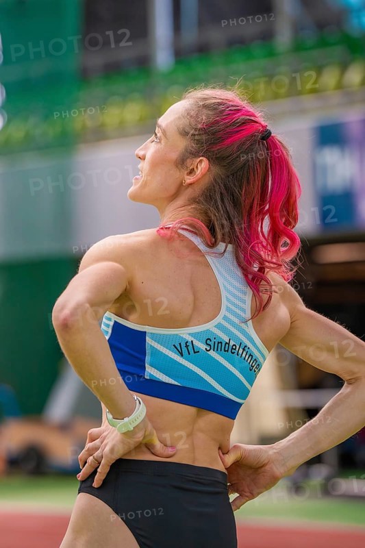 Sportswoman from behind in the stadium, sports outfit, pink hair tied in a braid, middle distance runner Katharina Jaiser, Sindelfingen Glass Palace, Germany