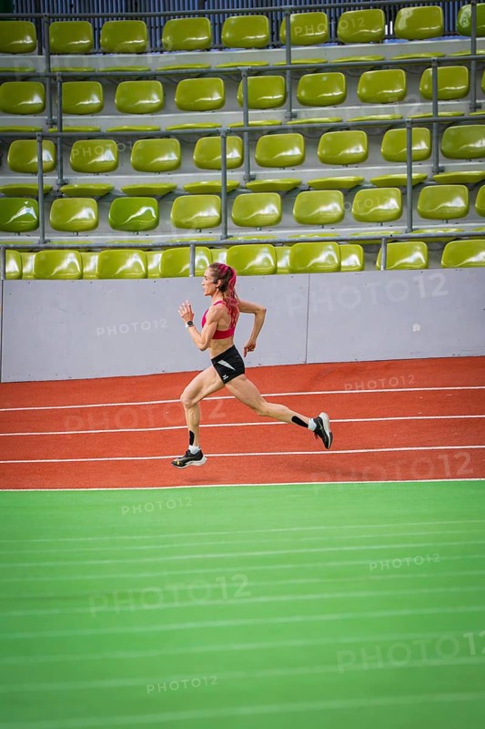 Female athlete running at high speed in an indoor sports hall, middle distance runner Katharina Jaiser, Sindelfingen Glass Palace, Germany