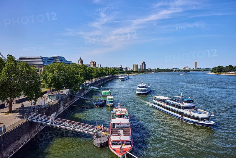 Rhine river, general architecture, Zoobrücke car bridge, footpath and cycle path, waterfront, boat launch, gangway, wharf, excursion boats, pedestrians as accessories, trees, bird's-eye view, blue sky, cirrus clouds, potion yard, Cologne, district-free city, North Rhine-Westphalia, Germany
