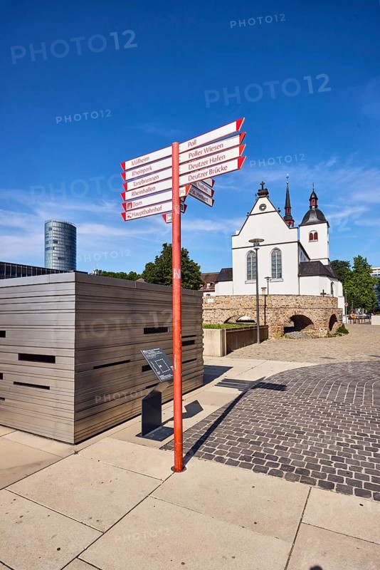 Guide to Mülheim, Rheinpark, Tanzbrunnen, Rheinhallen, Cathedral and Central Station and Poll, Poller Wiesen, Deutz Harbour and Deutz Bridge, Alt St. Heribert Church, high-rise building, general architecture, lantern, trees, blue sky, cirrus clouds, Urbanstraße, Kennedy-Ufer, Cologne, district-free city, North Rhine-Westphalia, Germany