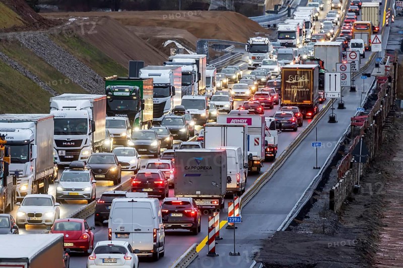 Traffic jam at the permanent construction site of the A8 motorway near Pforzheim-Ost. One side of the three-lane extension at the Enz Valley crossing is complete, the cars are driving on the new roadway. Construction has now begun in the direction of Karlsruhe. Niefern-Öschelbronn, Baden-Württemberg, Germany