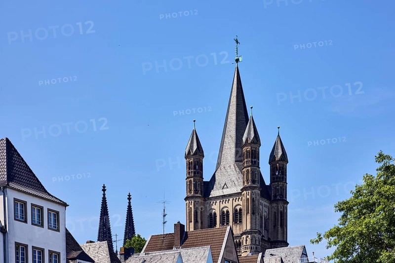 Church spire, steeples of Cologne Cathedral and Great St. Martin, gables, pointed roofs, trees, blue sky, cloudless, Cologne, district-free city, North Rhine-Westphalia, Germany