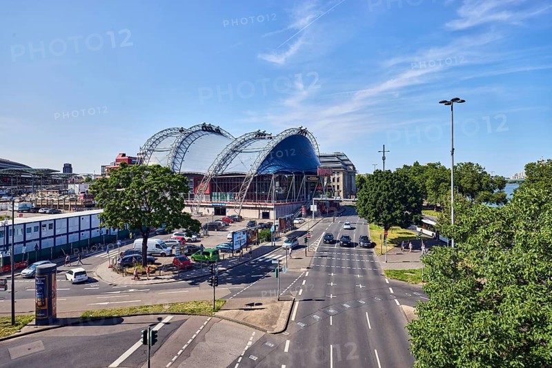 Large tent Musical Dome, general architecture, street, lantern, lanes, road markings lanes, pedestrian ford and stop line, cars, parking lot, lawn, trees, bird's-eye view, blue sky, cirrus clouds, federal road B51, Konrad-Adenauer-Ufer, Cologne, district-free city, North Rhine-Westphalia, Germany